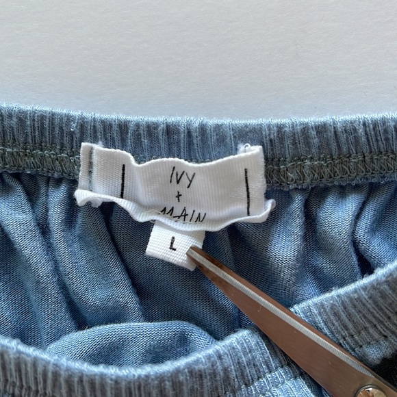 1072- Ivy and Main crop top in light denim blue- Large - Picture 2 of 7